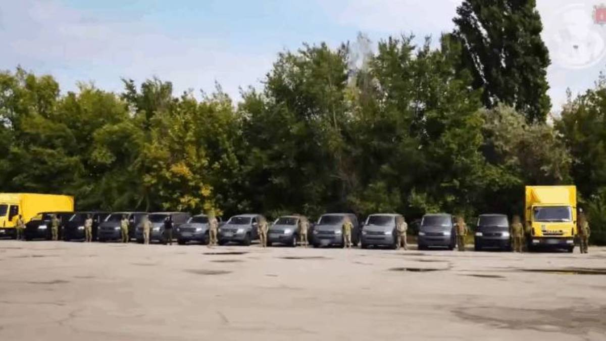 Бригади, що боронять Запорізький напрямок, отримали від громади 13 автівок