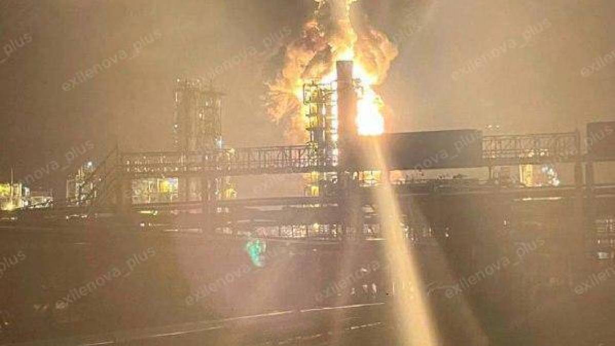 У Генштабі підтвердили ураження Кірішського НПЗ у рф
