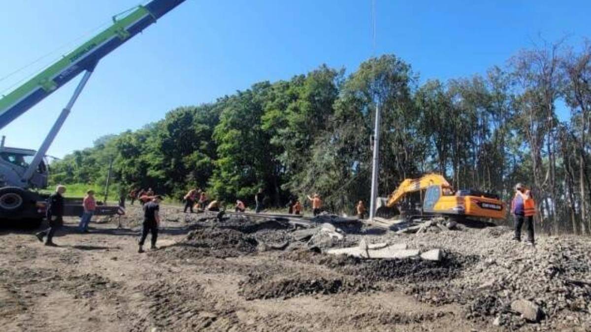 Вибух на Київщині: пошкоджений рухомий склад прибрали, вкладатимуть нові рейки