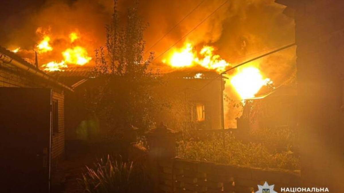 Внаслідок ворожого обстрілу у запорізькій багатоповерхівці пошкоджено газову трубу, стався витік газу