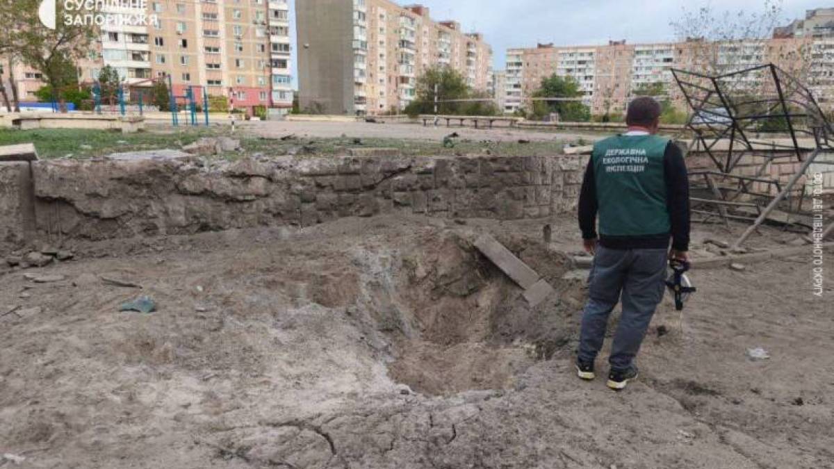 Три вирви утворилися в Запоріжжі внаслідок нічної ворожої атаки