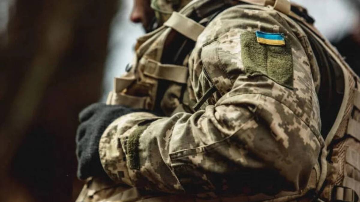 Українці віком 60+ вже можуть йти у військо за контрактом – куди звертатися