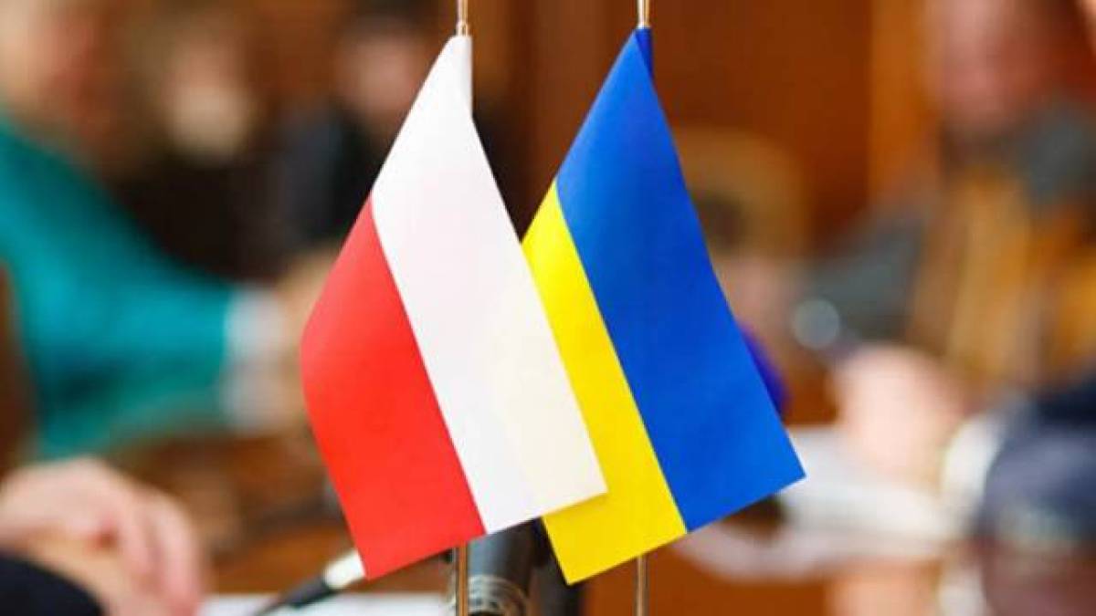 Парламент Польщі остаточно ухвалив новий закон про допомогу українцям