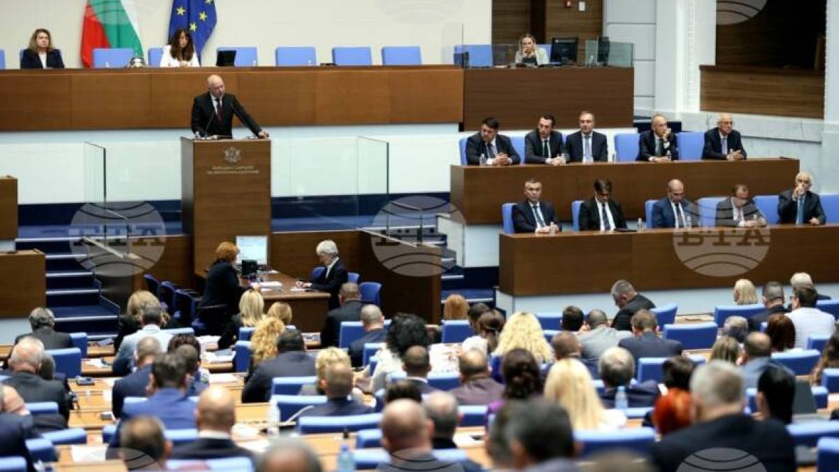 Уряд Болгарії пережив пʼятий вотум недовіри