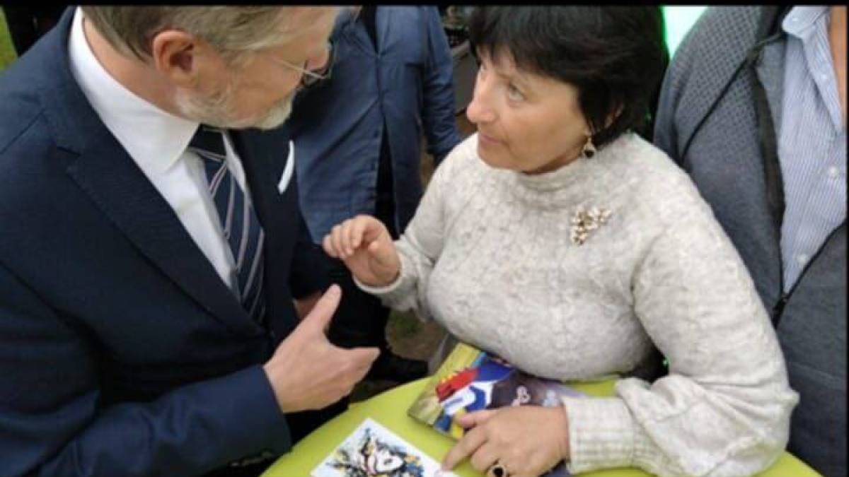 Культурна дипломатія поетки Олени Ющук: пряма мова