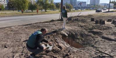 Величезні вирви після ворожих ударів по місту