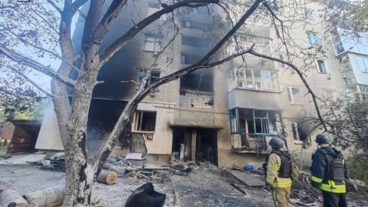 ДСНС Запорізької області: ліквідація наслідків ворожих обстрілів 22 вересня