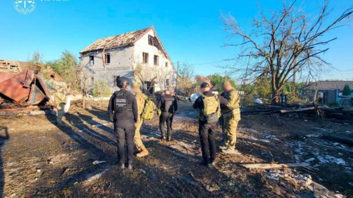 Прокуратура уточнила, що рф вдарила по Запоріжжю щонайменше 6 авіаційними бомбами