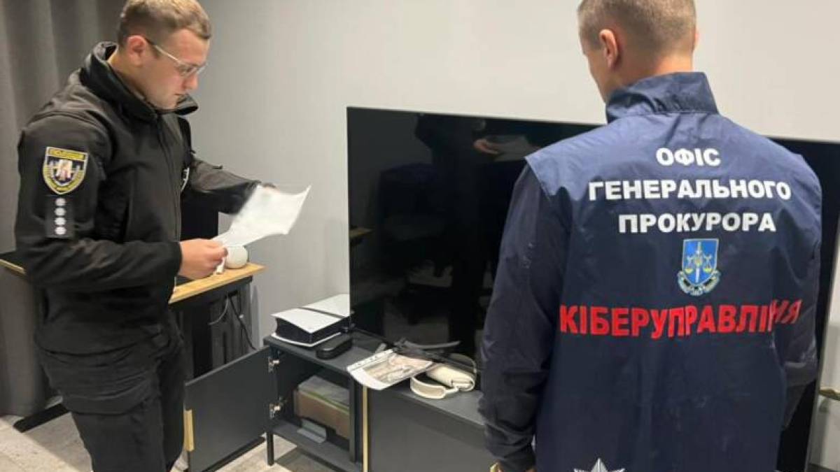 Викрадення $1,5 мільйона із держустанови США — Нацполіція
