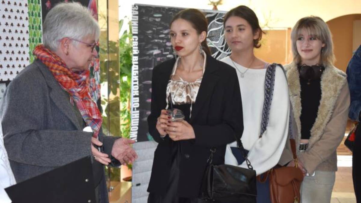 Виставка «В одному човні» доступна для відвідувань в обласній бібліотеці