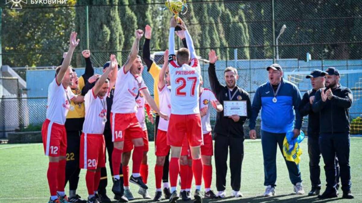 Запорізькі рятувальники стали переможцями чемпіонату України з міні-футболу (фото, відео)