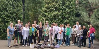 Студенти й викладачі ЗНУ почистили територію вишу