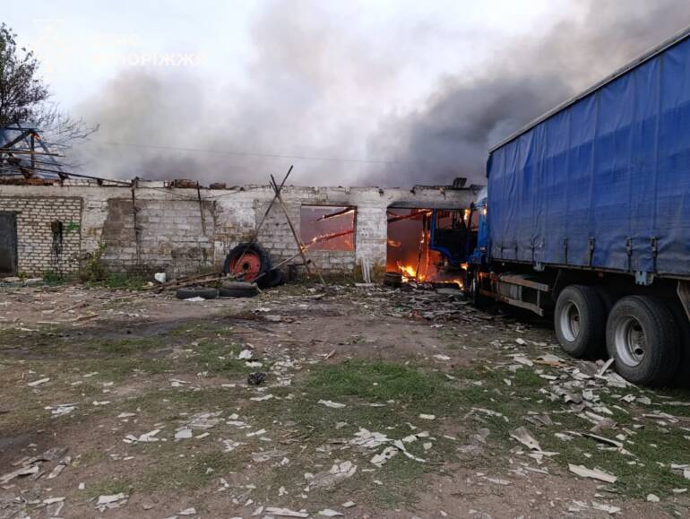 30 вересня внаслідок ворожих обстрілів сталося 2 пожежі у Запорізькому районі