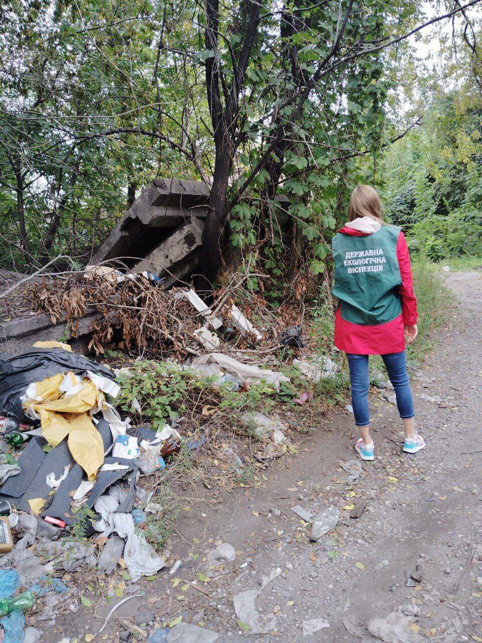 У Запоріжжі поблизу вулиці Токмацька — чергове велике стихійне сміттєзвалище
