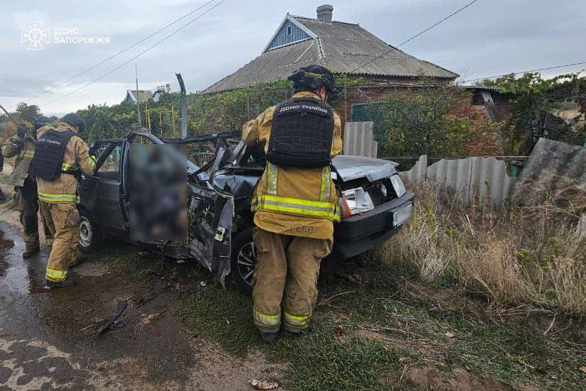 У ДСНС показали наслідки від удару дрона на Запоріжжі, де загинуло подружжя