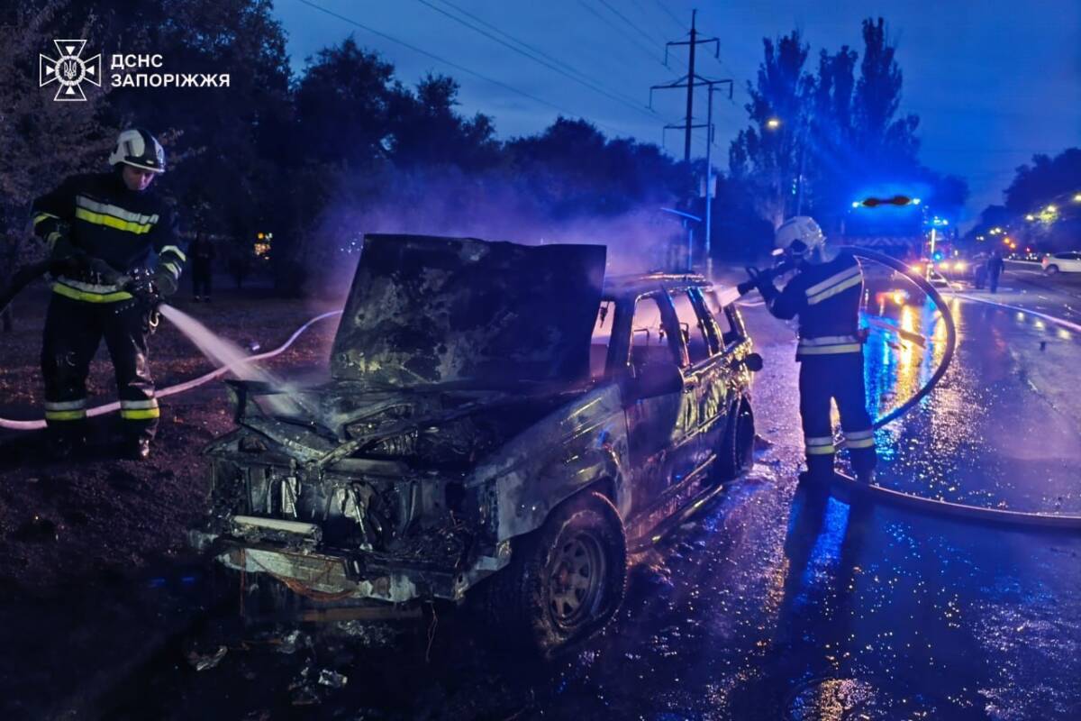 У Запоріжжі спалахнули три автівки