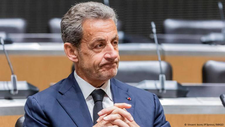 Експрезидент Франції Саркозі вирушає до в’язниці відбувати покарання