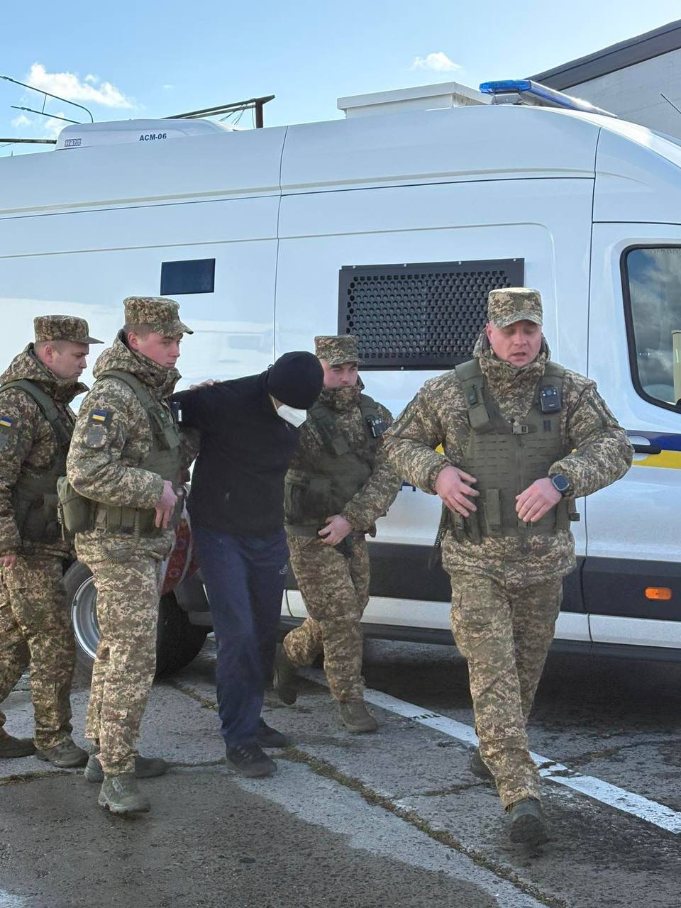 Україна вперше екстрадувала російського воєнного злочинця до третьої країни