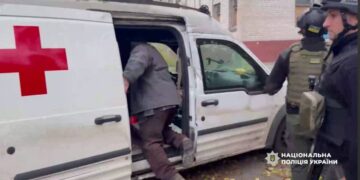 Поліцейські разом із волонтерами врятували шістьох мешканців прифронтового Приморського