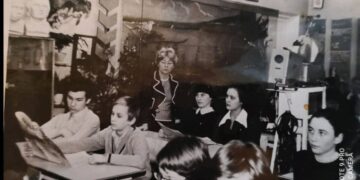 Ще п’ять років – і сто! Учні вітають улюблену вчительку