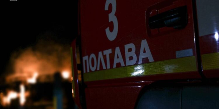 Рятувальники ліквідували пожежу після ворожої атаки на об’єкт газовидобання на Полтавщині
