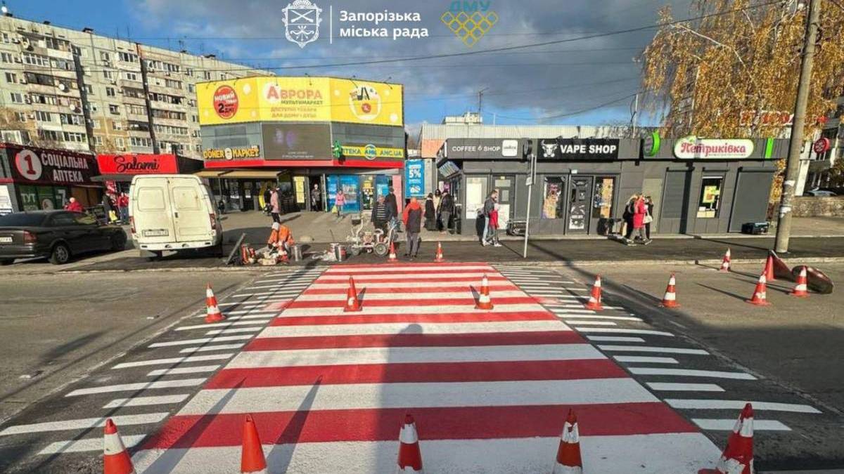 У спальному районі Запоріжжя з’явився підвищений пішохідний перехід (фото)