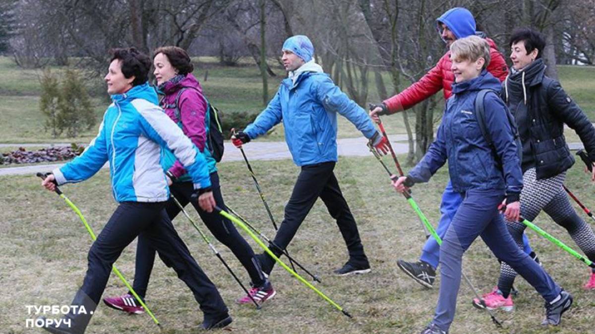 Запоріжців поважного віку запрошують на заняття зі скандинавської ходьби