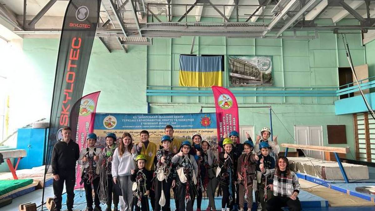 Юні туристи Запорізької області позмагалися у закритих приміщеннях
