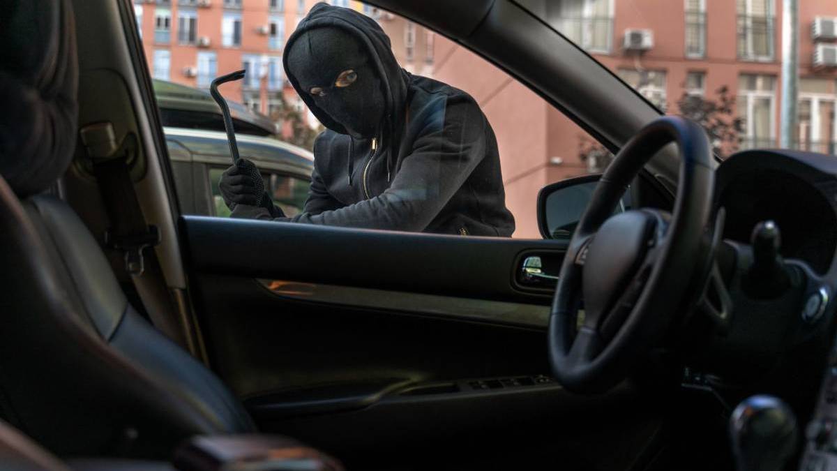 Житель Запоріжжя намагався викрасти автівку з паркінгу