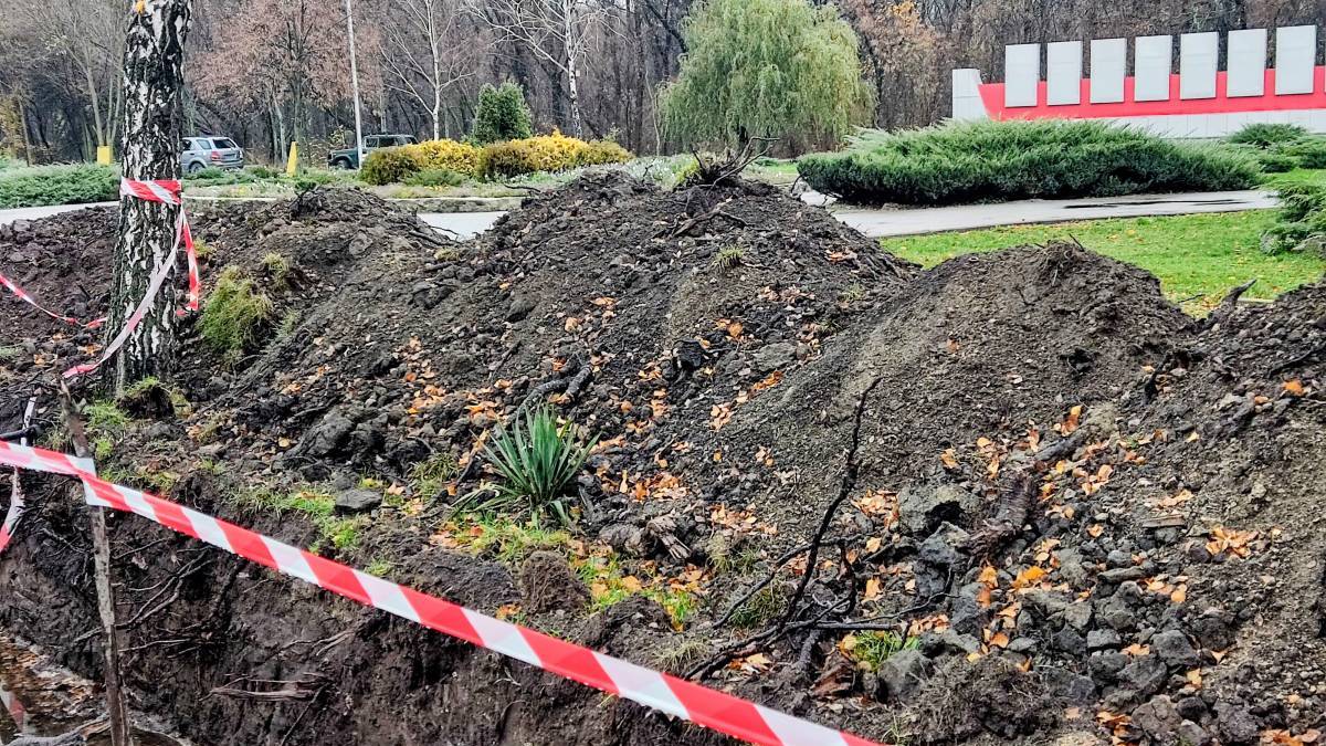 Що за “окопи” з’явилися у парку Перемоги у Запоріжжі? (фото, відео)