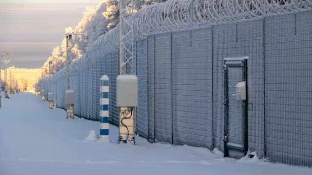 Фінляндія добудовує 8 км паркану на кордоні з рф у Лапландії