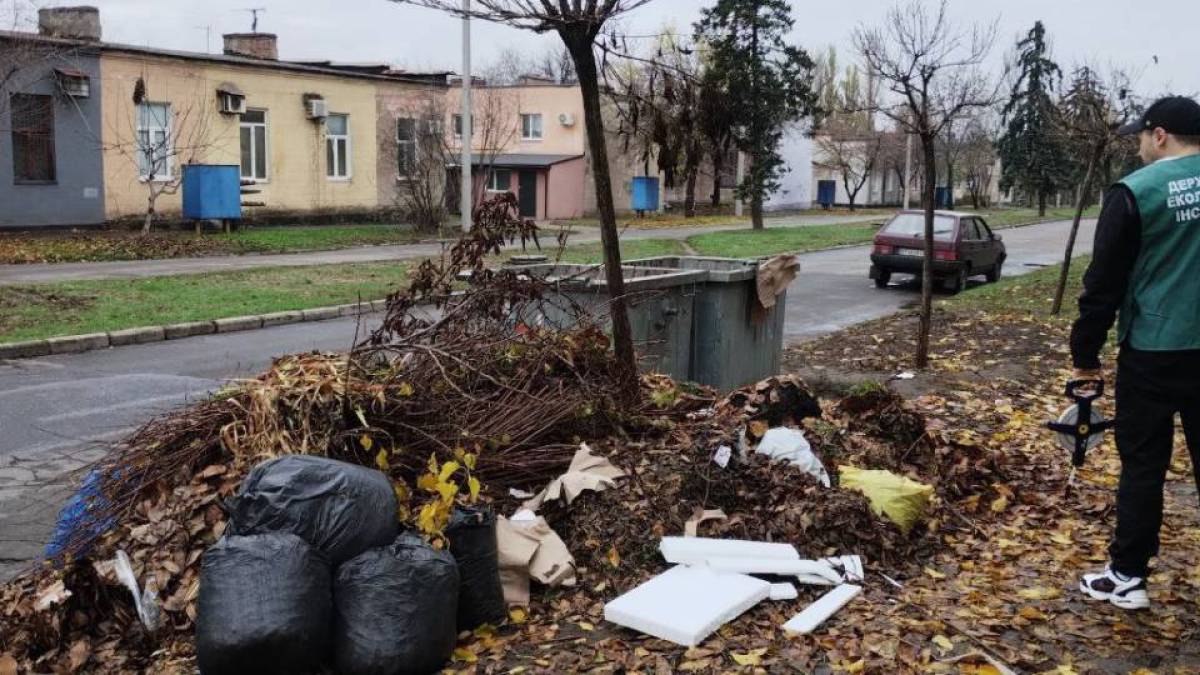 Стихійне сміттєзвалище зафіксовано у Заводському районі Запоріжжя
