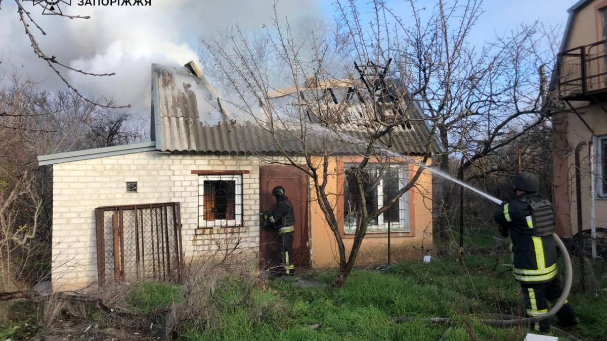 ДСНС Запорізької області: ліквідація наслідків ворожих обстрілів 25 листопада