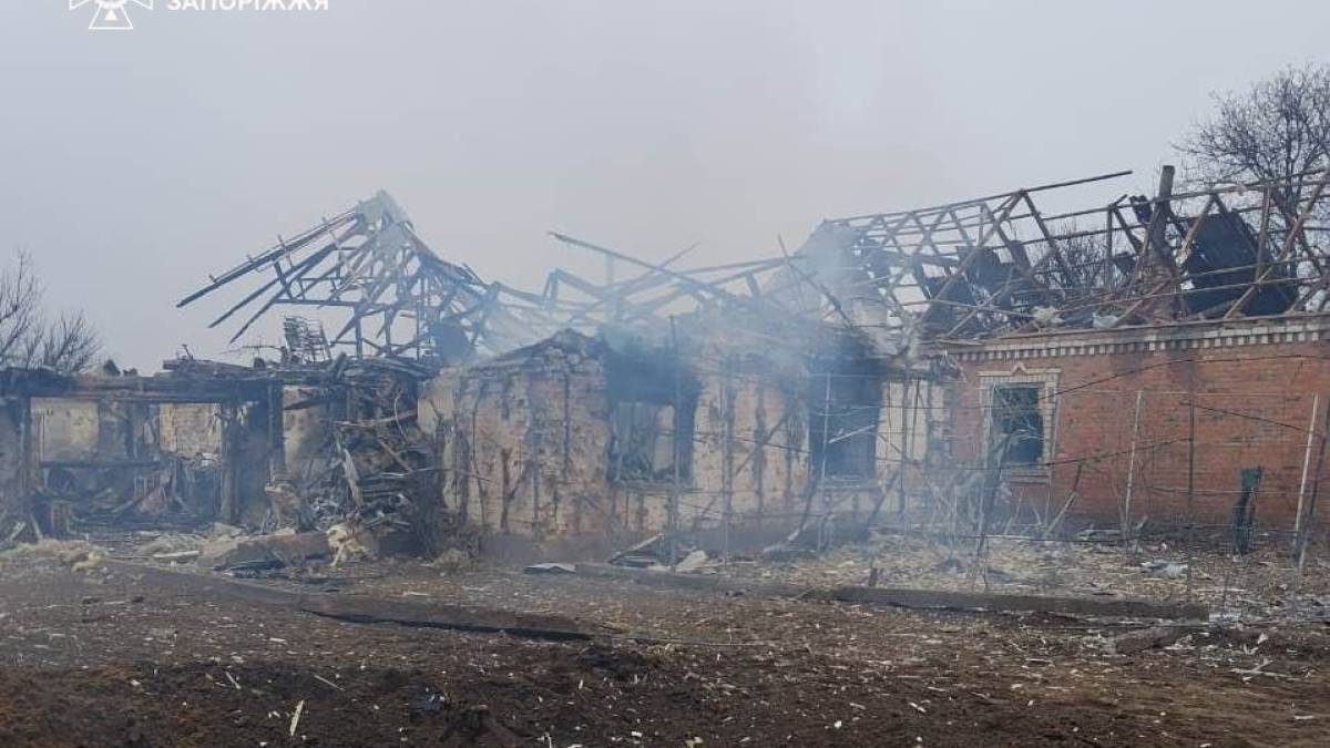Внаслідок ворожих обстрілів сталася пожежа у Пологівському районі