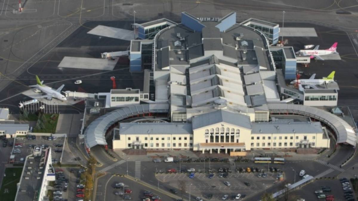 Аеропорт Вільнюса відновив роботу після 11-ти годин перерви