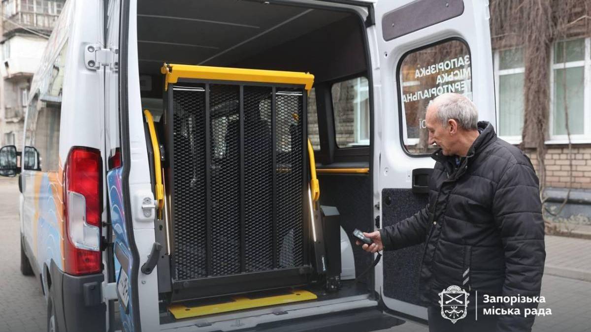 Запоріжжя отримало новий спецавтомобіль для роботи соціального таксі