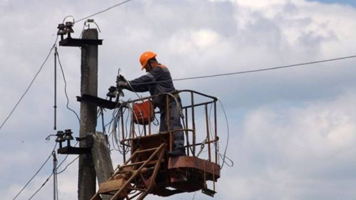 Майже 10 тисячам запоріжців повернули до осель світло