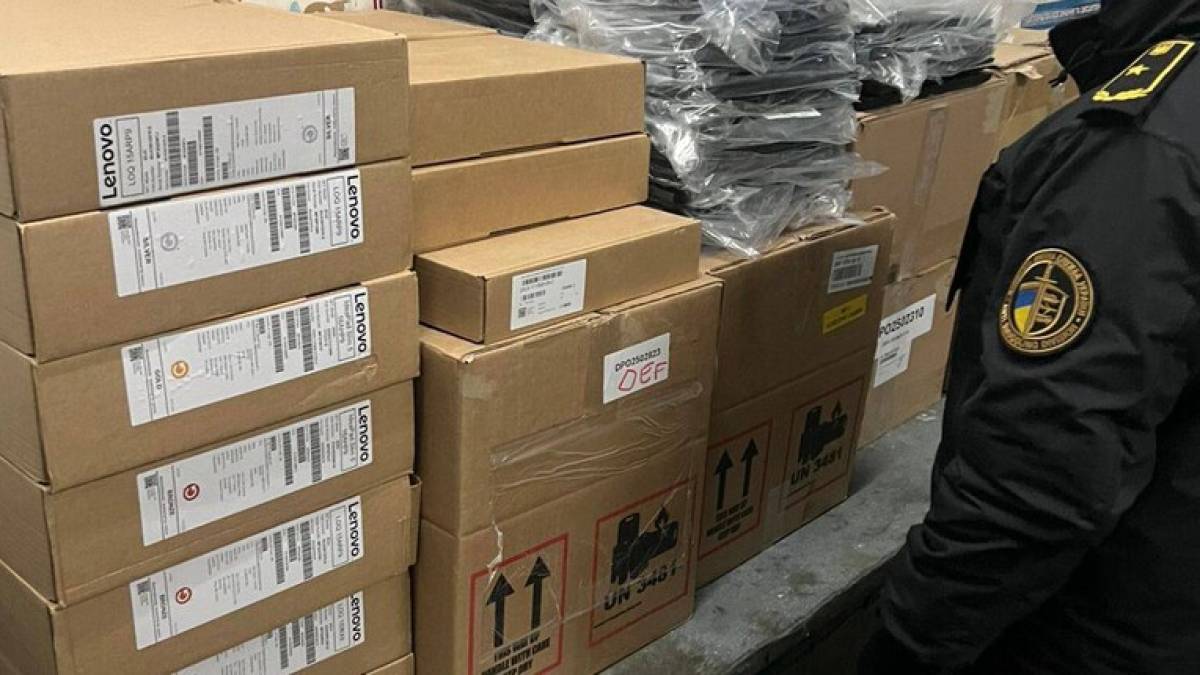 У Шегинях митники виявили партію вживаних ноутбуків на 1 млн гривень