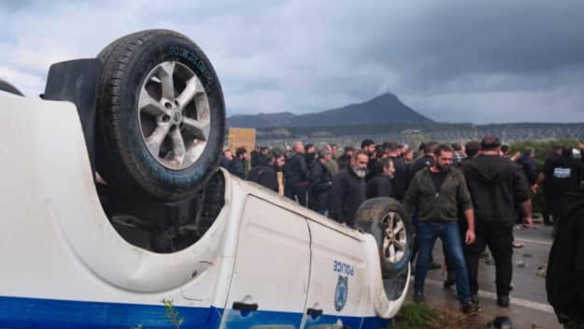 На Криті під час протестів фермери заблокували аеропорт