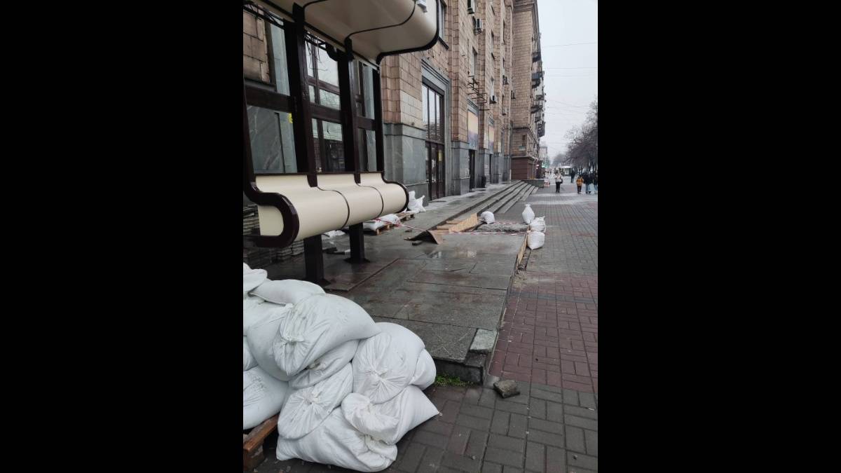 У центрі Запоріжжя розпочали ремонт кінотеатру (фото, відео)
