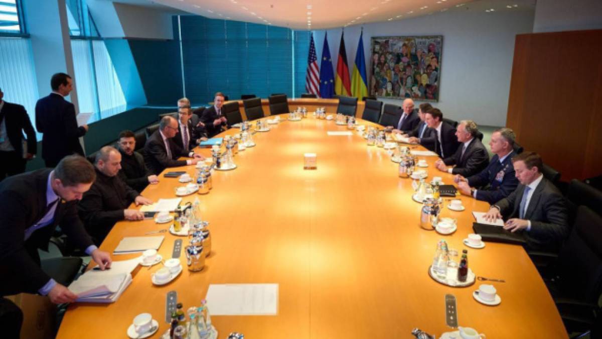 Переговори Зеленського з представниками США в Берліні продовжаться в понеділок
