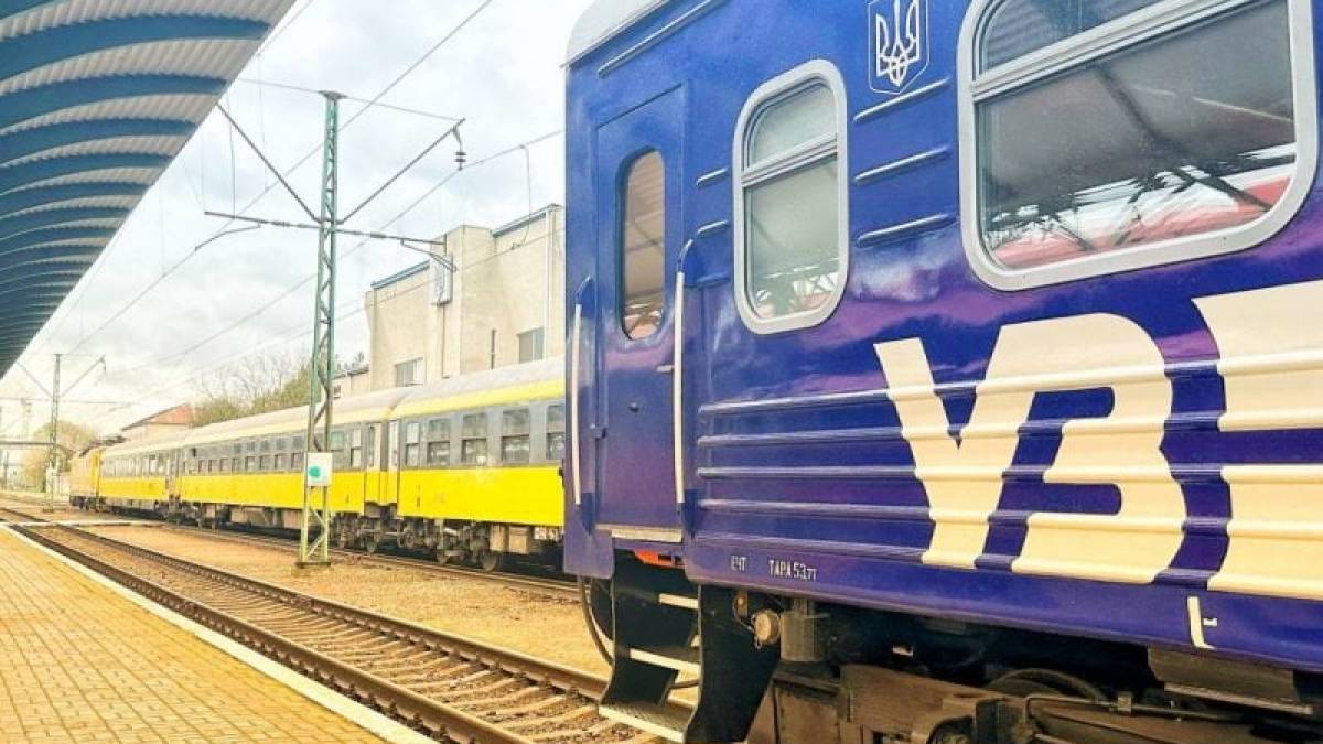 “Укрзалізниця”: через обстріл на Дніпропетровщині знеструмлено залізничну контактну мережу, поїзди затримуються