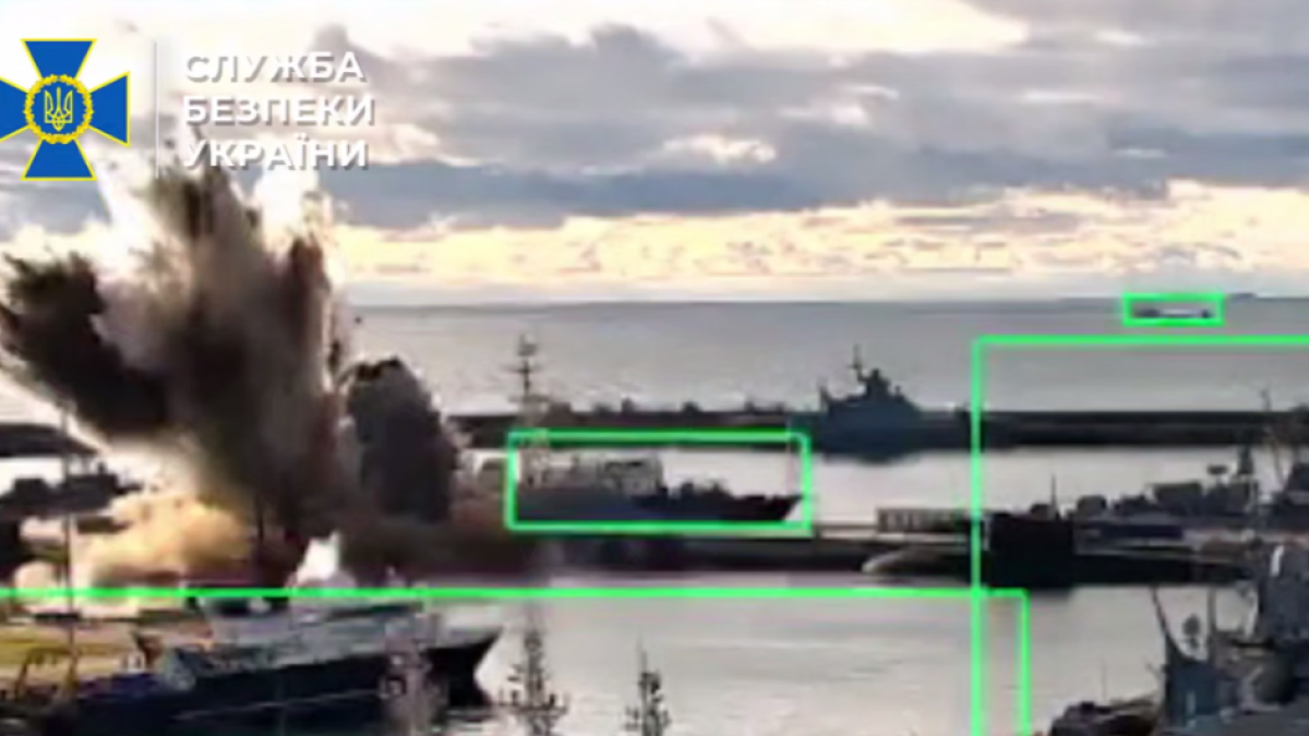 СБУ: у Новоросійську морські дрони вразили російський підводний човен – носій «Калібрів»