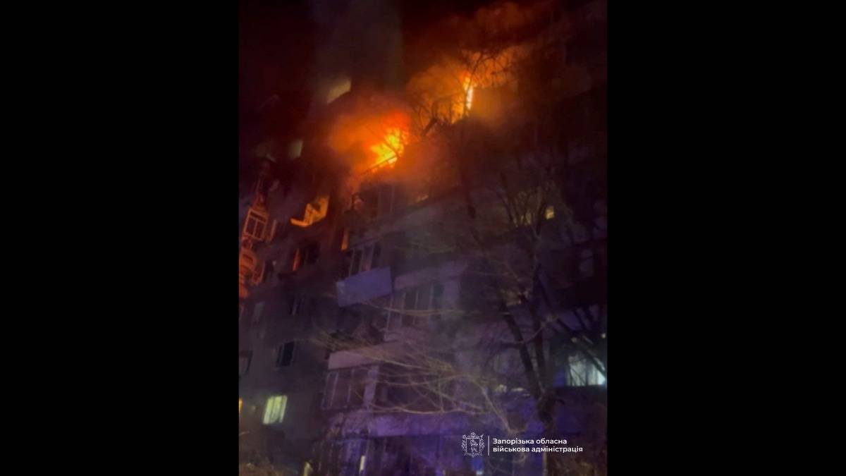 Під ранок окупанти вдарили безпілотником по багатоповерхівці Запоріжжя