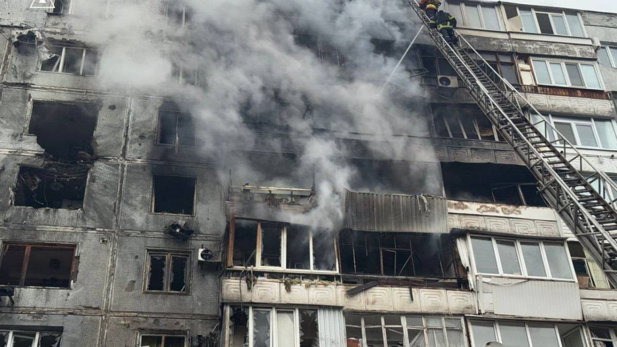 У Запоріжжі внаслідок ворожої атаки пошкоджено три багатоквартирні будинки