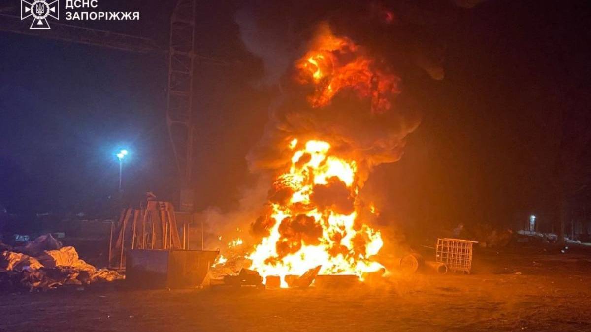 На підприємстві у Запоріжжі сталася масштабна пожежа (фото)
