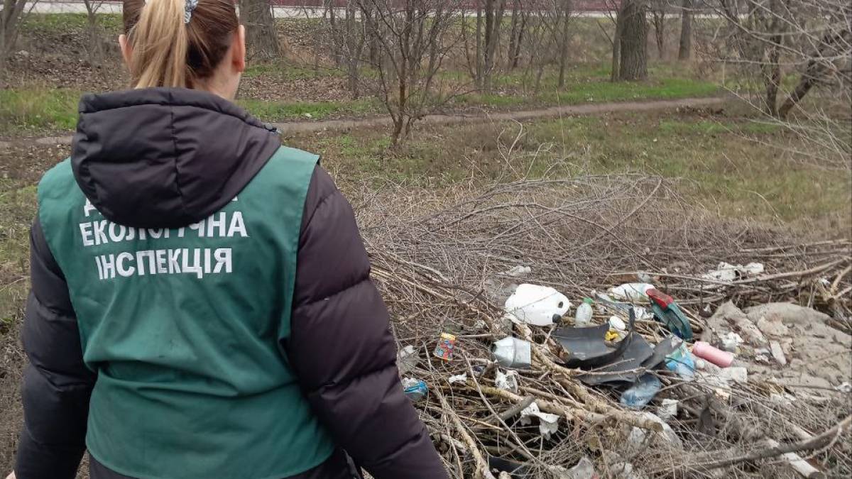 Під час огляду виявлено накопичення відходів на території с. Михайлівка