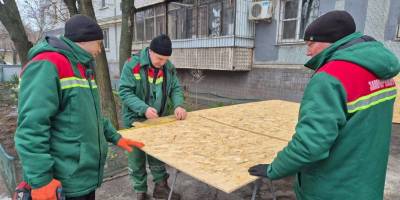 Комунальники ліквідовують наслідки атак