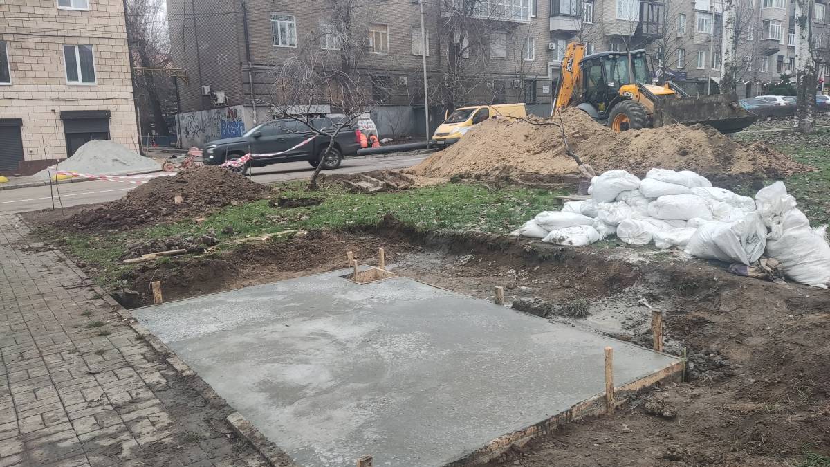 У центрі Запоріжжя будують туалет за 4 мільйони гривень (фото, відео)