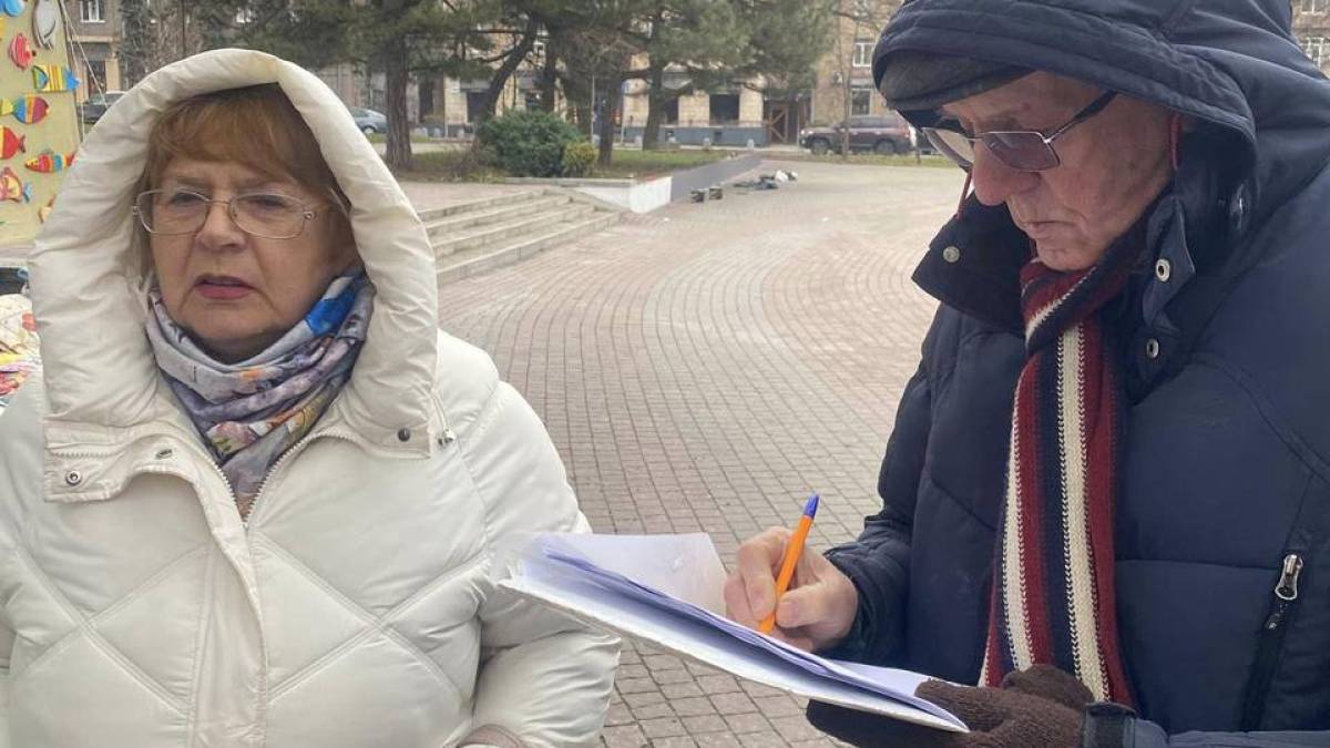 У Запоріжжі громадськість вимагає від влади припинити будівництво туалету на алеї художників